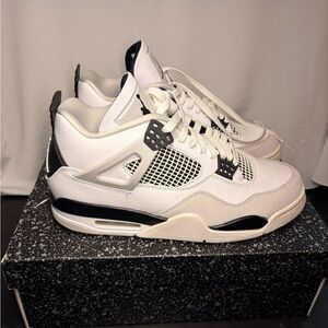 White and Black Jordan 4 Size 10.5